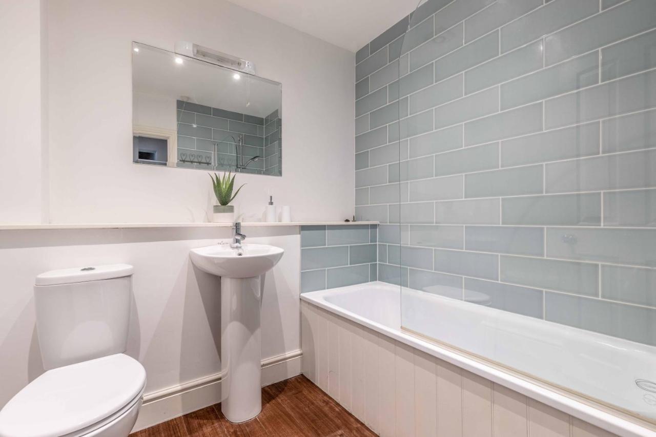 Cosy Central Windsor Apartment & Free Parking! Eksteriør billede