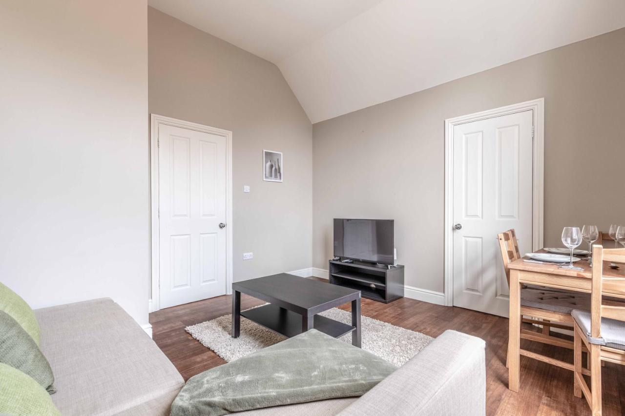 Cosy Central Windsor Apartment & Free Parking! Eksteriør billede